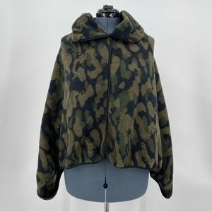 LE MODA, PONCHO , women’s , good condition, camouflage, preowned